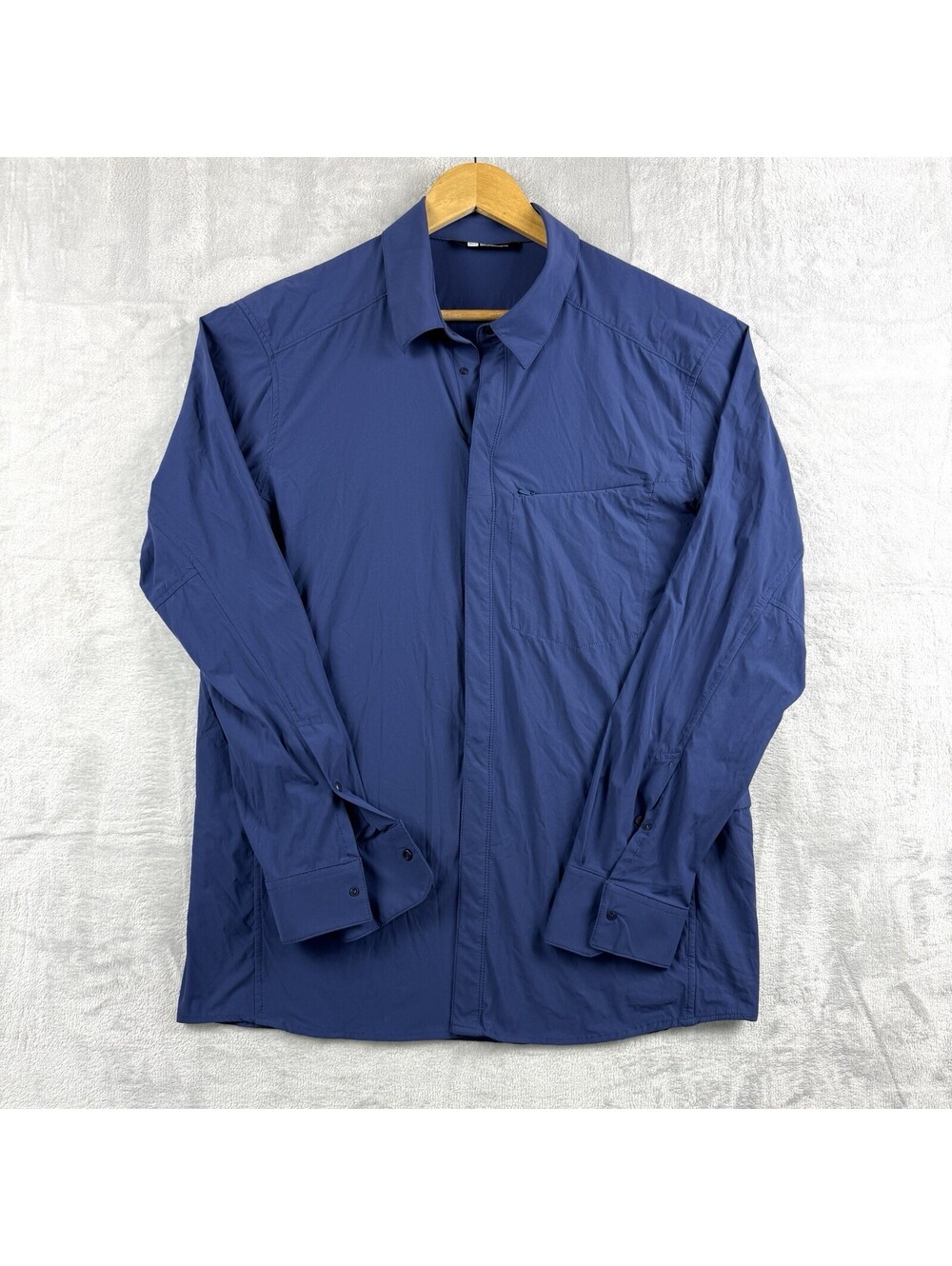 MEC Anywear Long Sleeve Shirts Men Size L Technical Zip Pocket Gorpcore Snap Dry